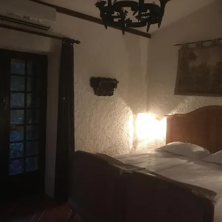 L'abri La Vall فندق مبيت وإفطار *