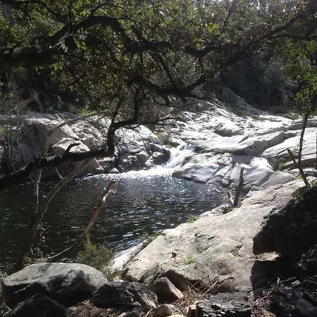 L'abri La Vall فندق مبيت وإفطار *