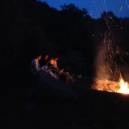 L'abri La Vall לינה וארוחת בוקר