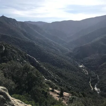 L'abri La Vall לינה וארוחת בוקר